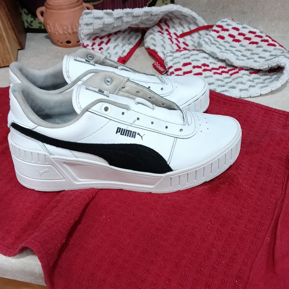 Puma Men's White and Black Sneakers
